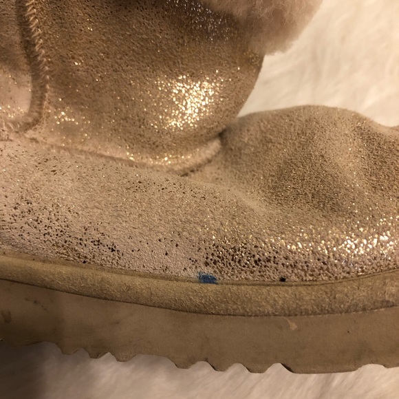 UGG Boots Beautiful cream with gold glitter ✨Kids4/Adult 6 EUC barely worn - Picture 10 of 11